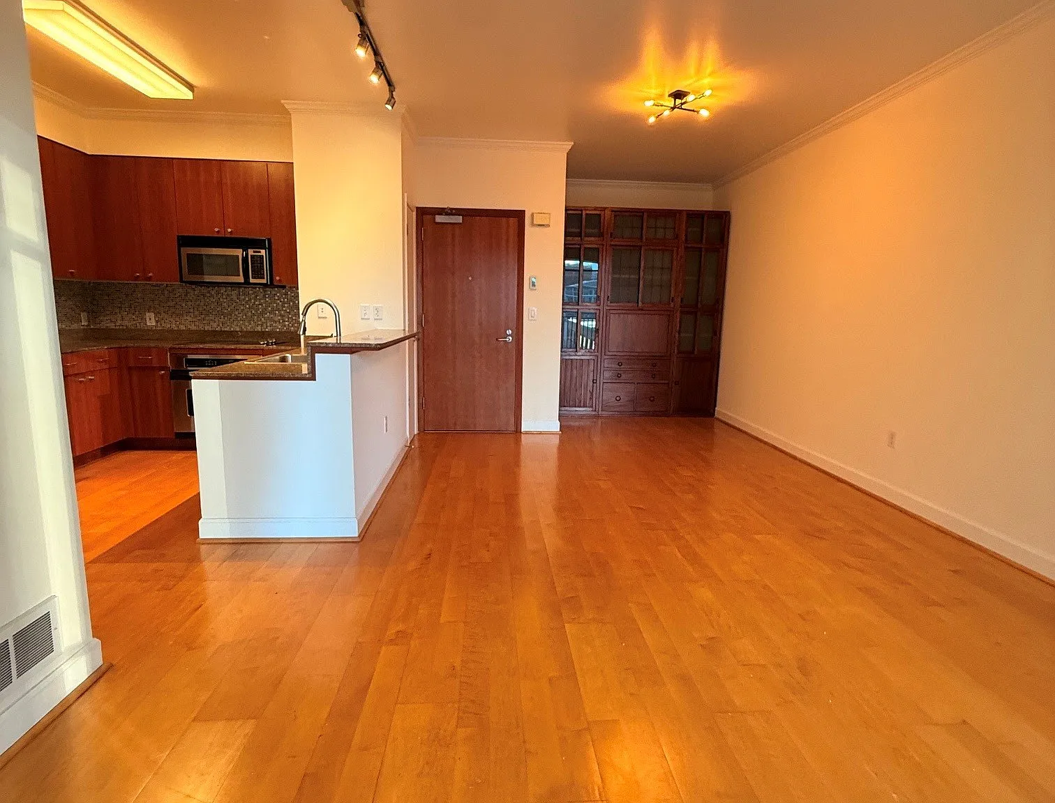 1 bed, 600 sqft, $3,800 — Photo 2