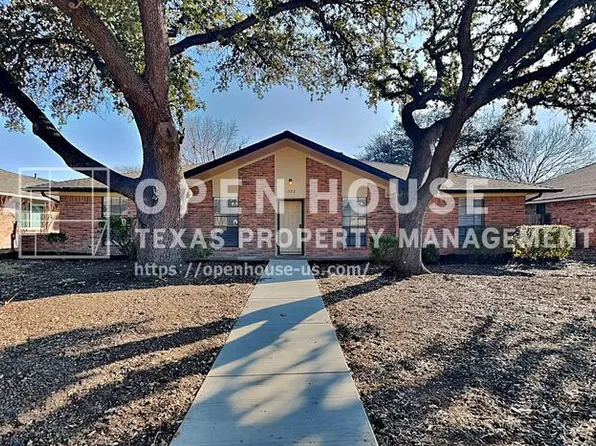 1922 Robin Meadow Dr, Carrollton, TX 75007