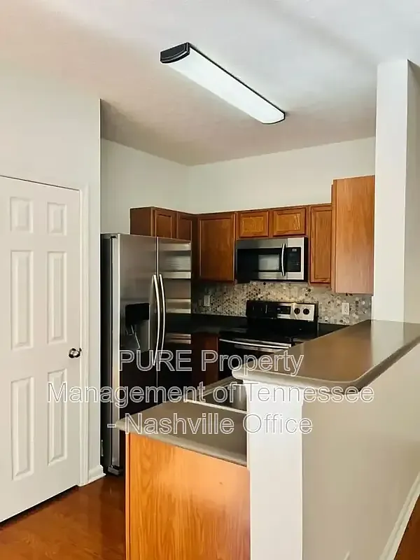 3 bed, 2.5 bath, 1574 sqft, $2,050 — Photo 3