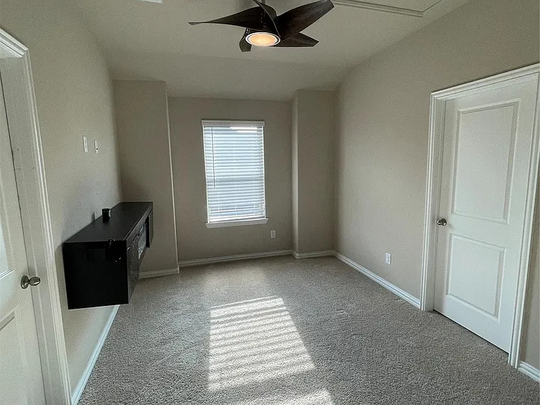 1924 Briar Hill Dr — Photo 11