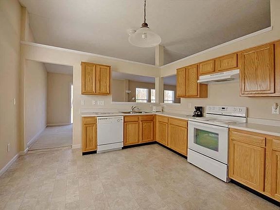 3rd image of 19 Woodside Park Dr