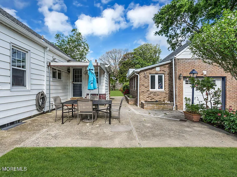 37 Highland Ave — Photo 42