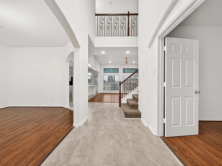 22303 Naple Hollow Ln — Photo 4