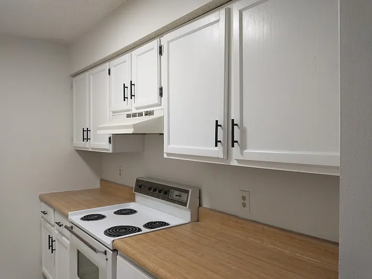 5219 SW 22nd Park — Photo 3