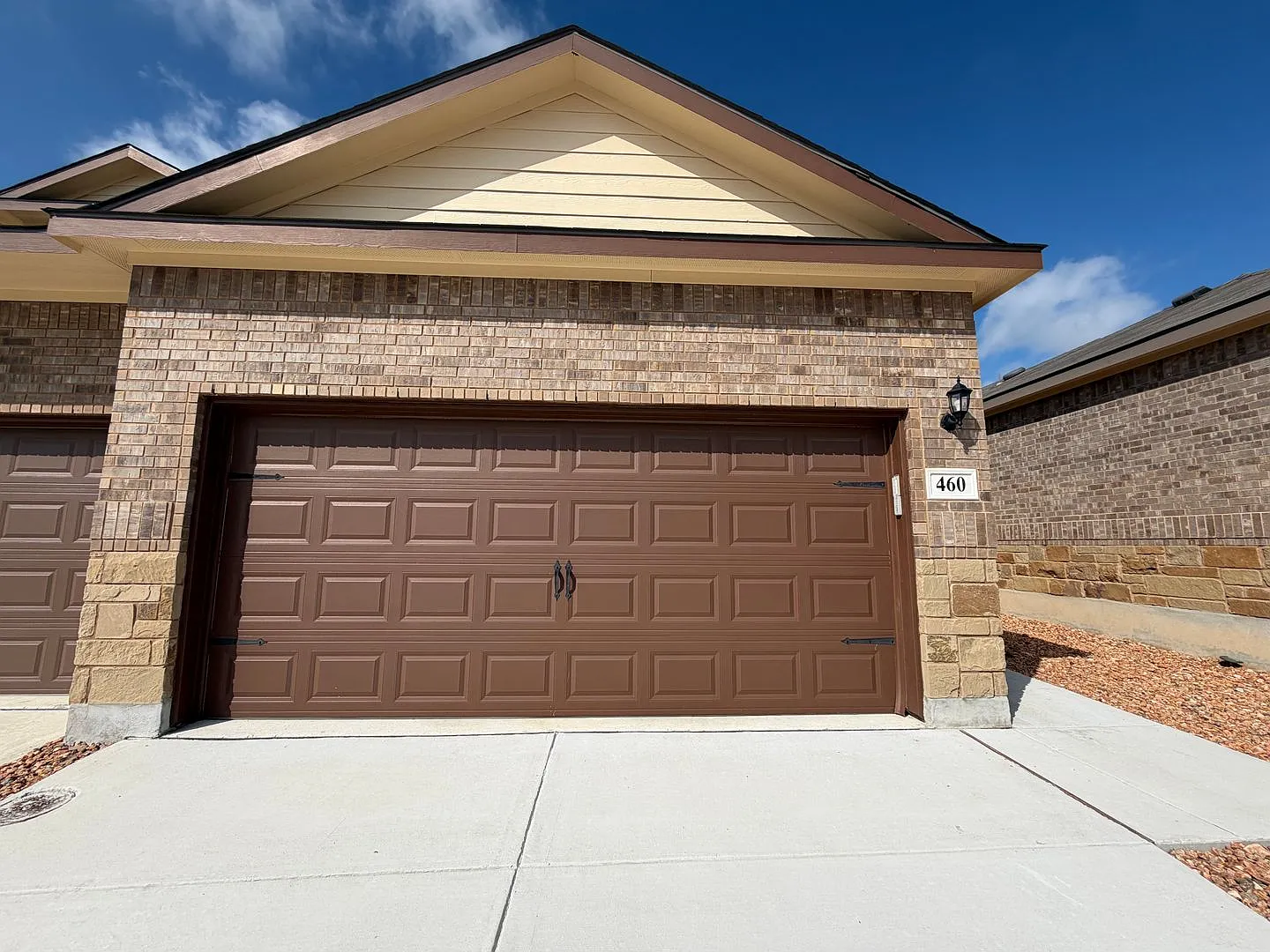 Modern 3/2 Townhouse is NBTX — Photo 4