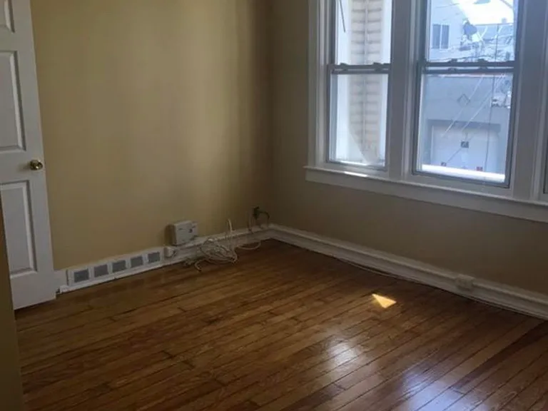 157 W 22nd St — Photo 3