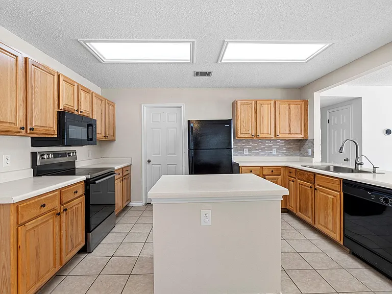1704 Matagorda Dr — Photo 11