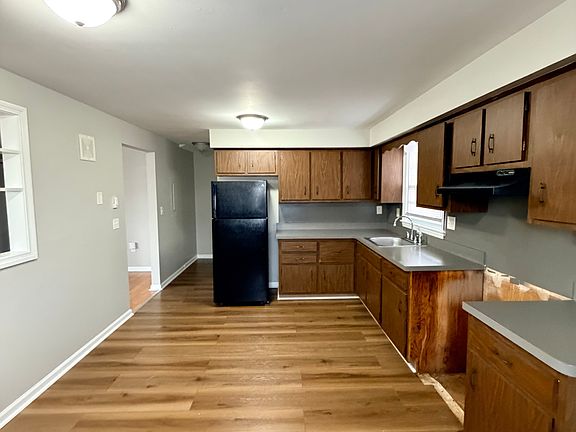 3rd image of 148 Bradford Ave #9