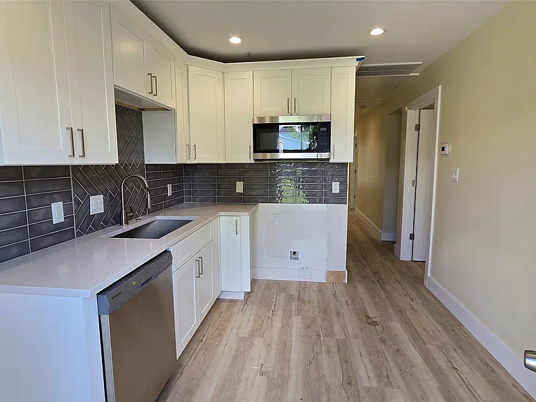 3733 Seabrook St — Photo 3