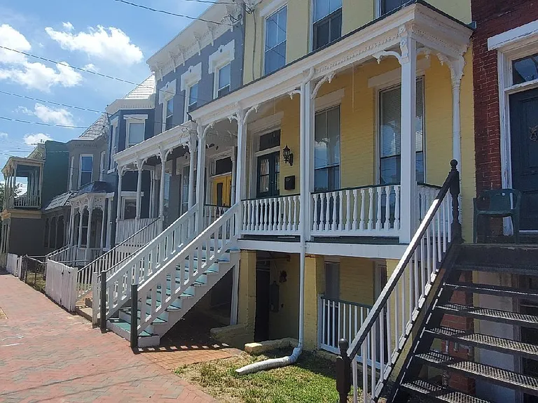 1109 W Clay St — Photo 2