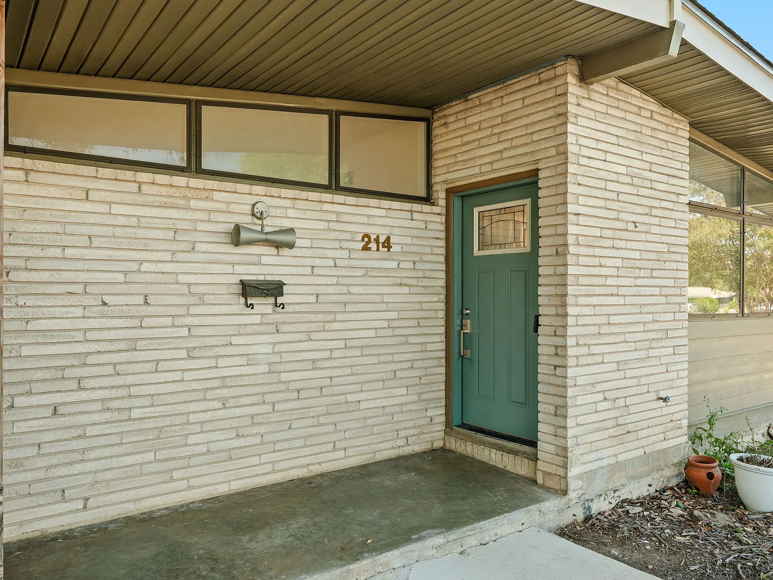 4 bed, 1750 sqft, $2,300 — Photo 3