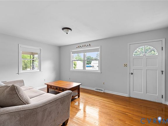 3rd image of 2713 Irwin Rd