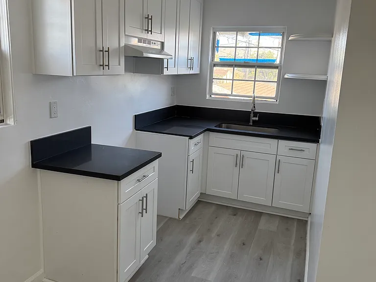207 W 50th St #209 — Photo 1