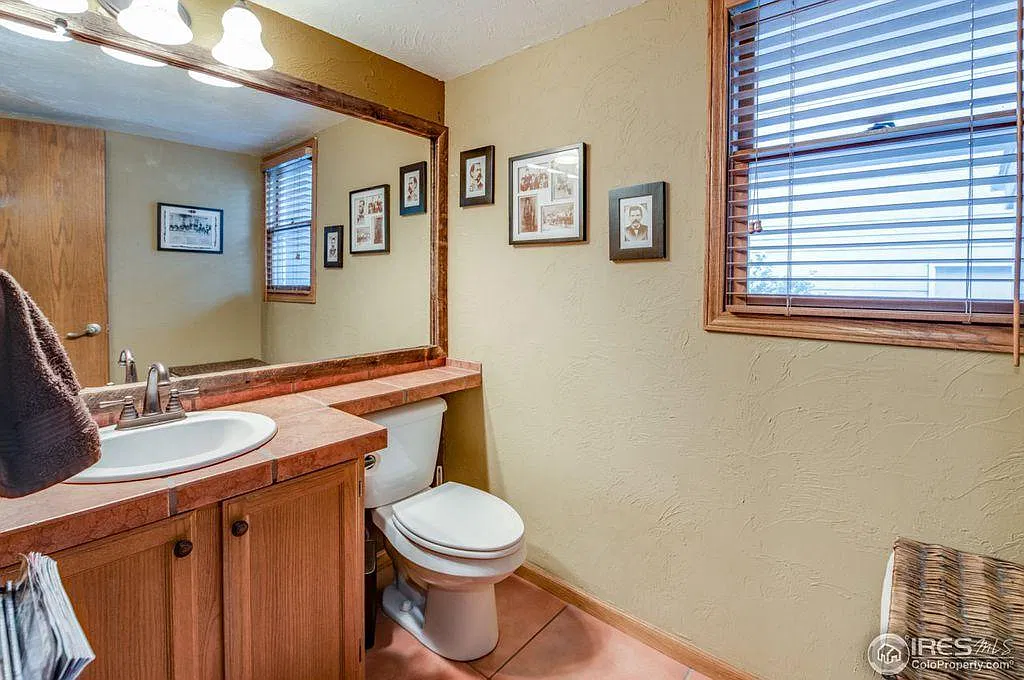 5 bed, 3.5 bath, 2810 sqft, $3,250 — Photo 4