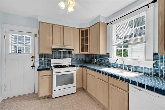 4502 Pitt St — Photo 11