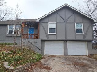 1005 SW 23rd St, Blue Springs, MO 64015