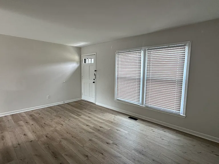 2909 Woodhill Ln — Photo 9