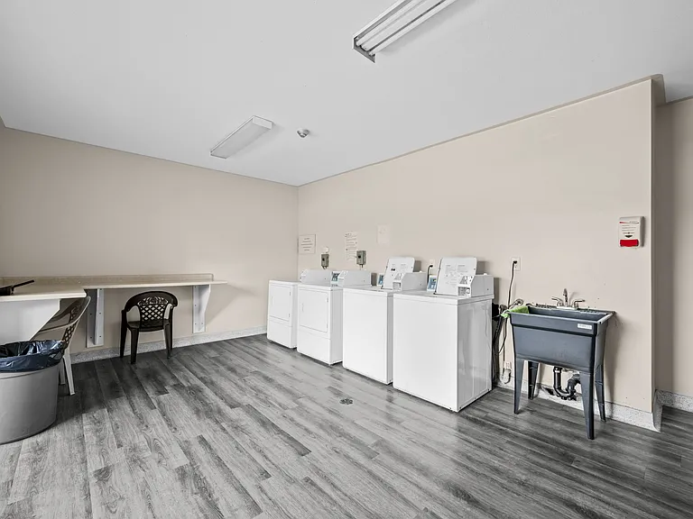 2601 King St E — Photo 10