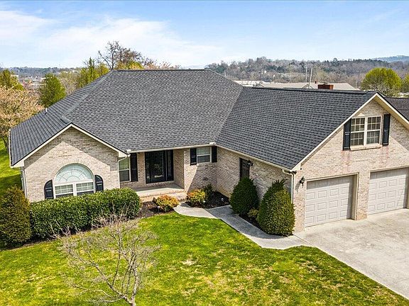 2nd image of 116 Colonial Hts