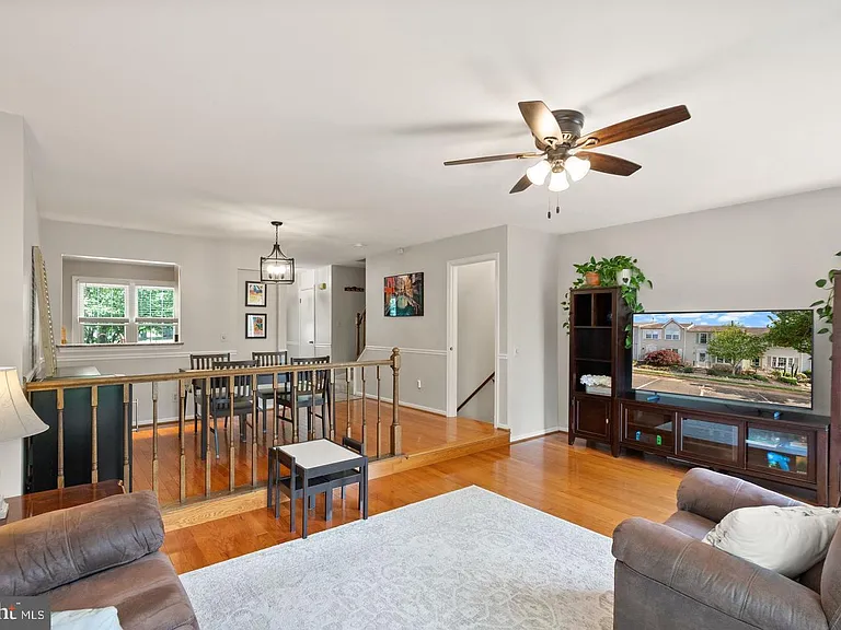 711 Acorn Ct — Photo 8