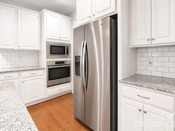 4th image of 2654 Treeline Dr