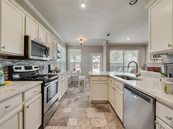 2313 Caddo Cir, Denton, TX 76210