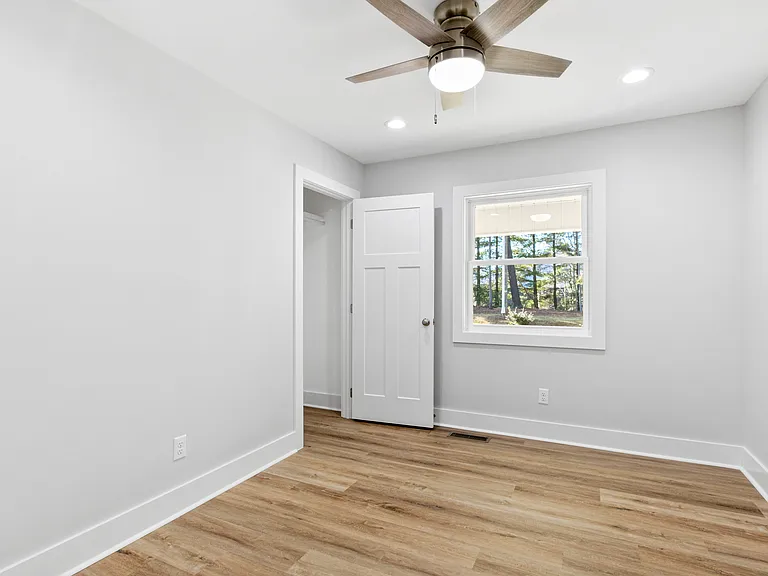 58 W Oakview Rd — Photo 18