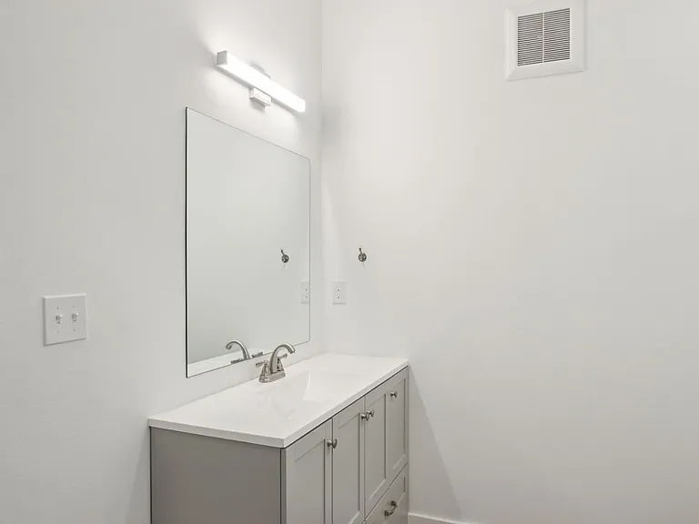 Portland Place Apartments — Photo 115