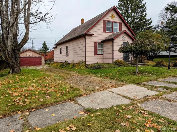423 Amber St, Iron River, MI 49935