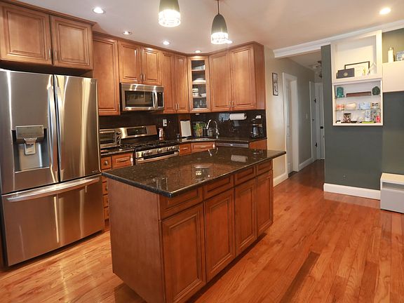 4th image of 1116 E 99th St