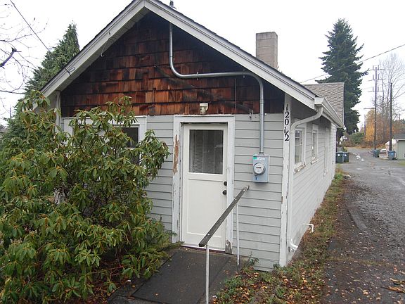 2nd image of 120 1/2 Vashon Ave