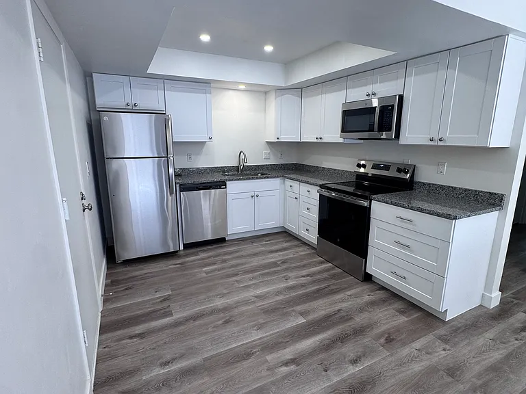 7225 Castilian Ct #7225 — Photo 5
