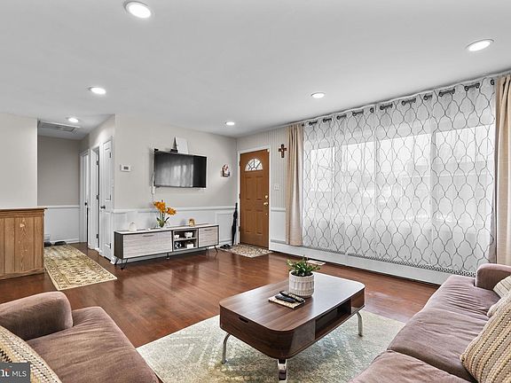 5th image of 1713 Rosa Dr