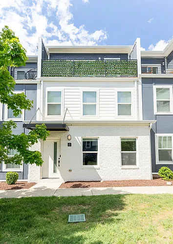 110 Duke St Photo 1