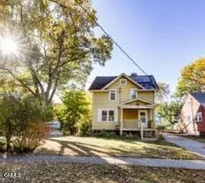 3 bed, 2006 sqft, $2,100 — Photo 1