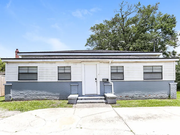 1619 Whitner St — Photo 1