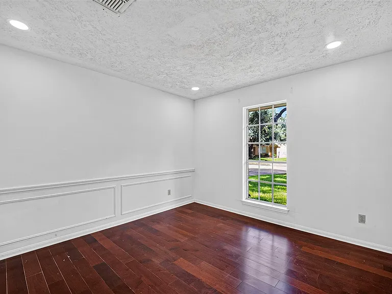 3910 Chile Dr — Photo 7