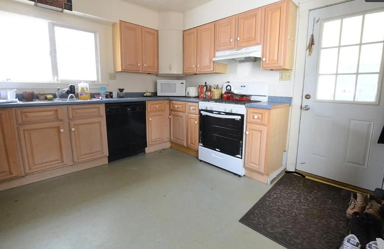 405 W Green St — Photo 4