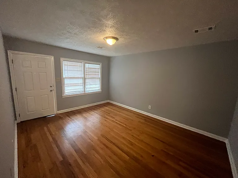204 Ravenwood Way — Photo 5