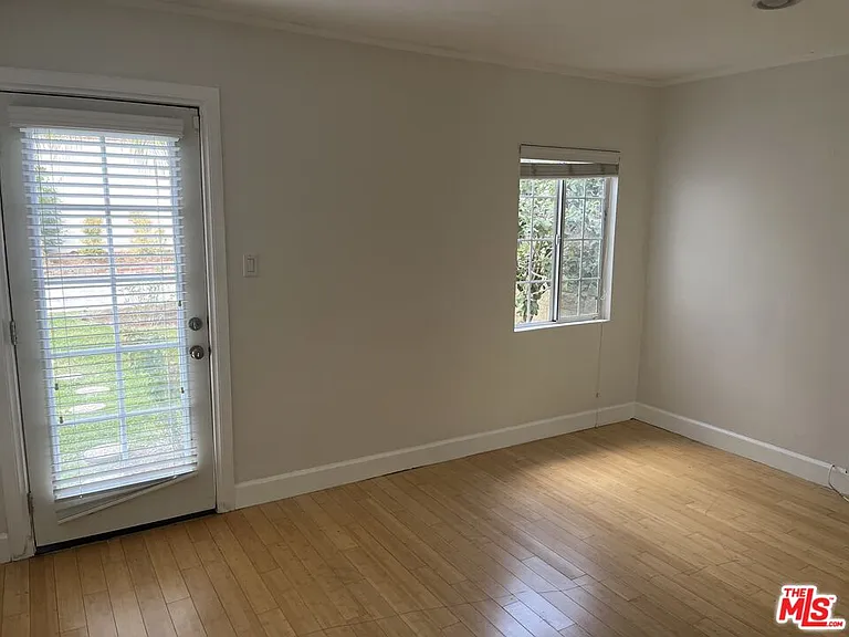 101 N La Peer Dr — Photo 27