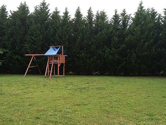 3rd image of 19 Glenabbey Dr