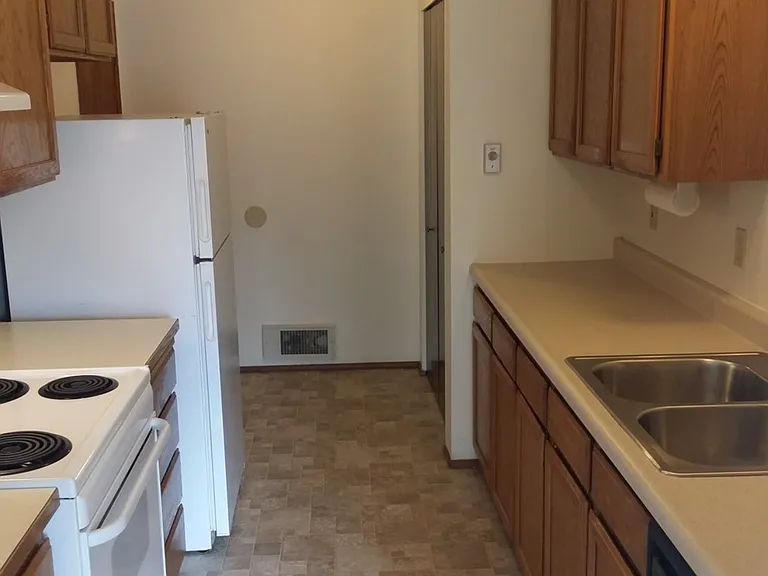 906 S 22nd Ct #B — Photo 10
