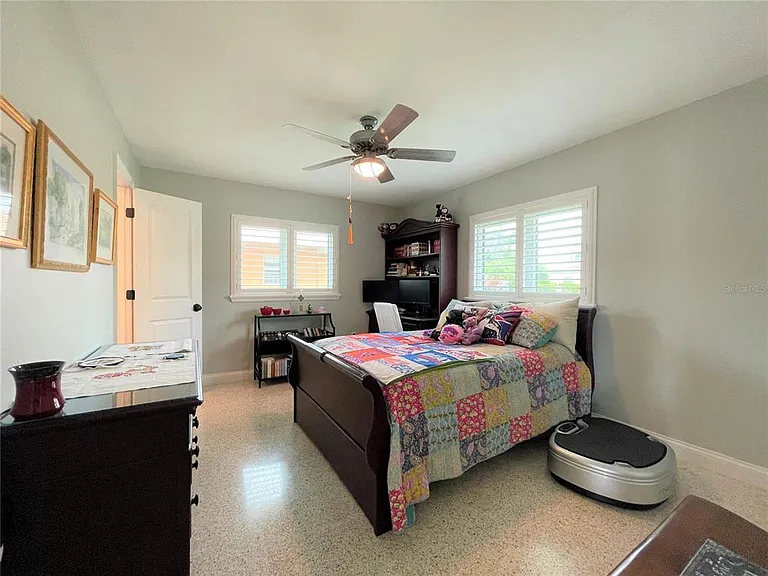 17045 Dolphin Dr — Photo 24