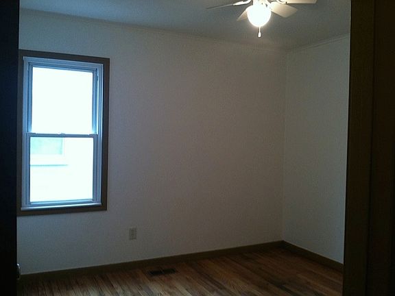 4th image of 1371 E Chesterfield Street House