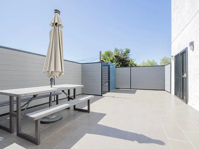 5807 Laurel Canyon Blvd — Photo 9