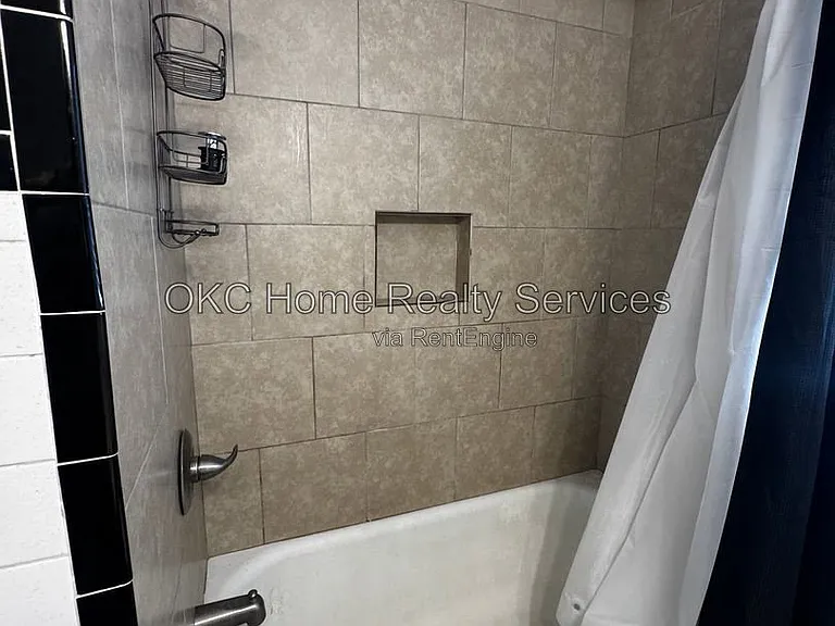 2840 NW 23rd St — Photo 2