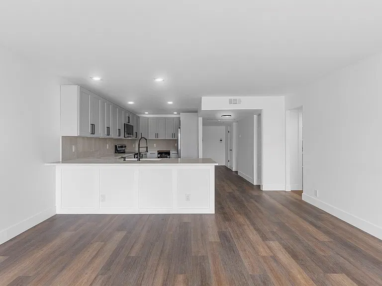 2800 N Palm Aire Dr #310 — Photo 13