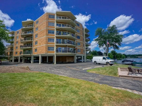 333 North Lake ROAD #407, Oconomowoc, WI 53066