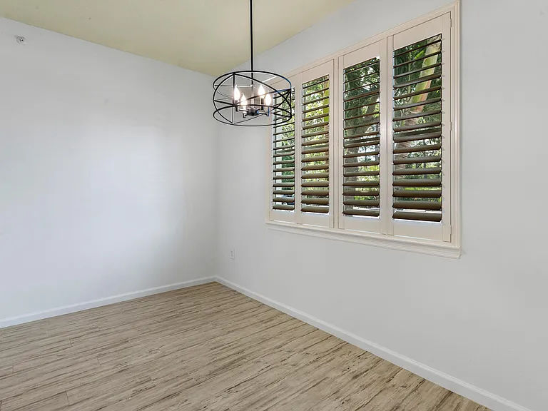 10103 Myrtlewood Cir W — Photo 15