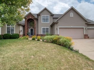 36 Conway Cir, Bloomington, IL